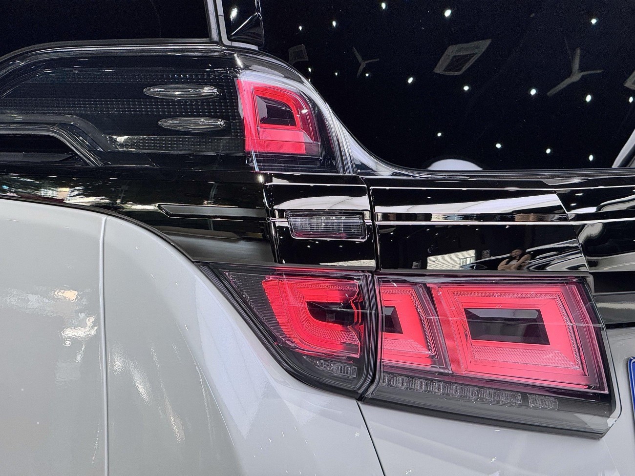 Toyota Vellfire 2023