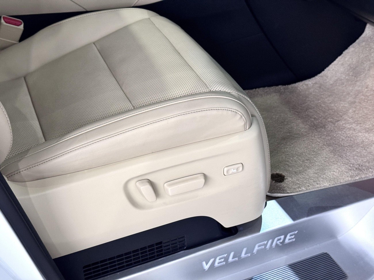 Toyota Vellfire 2023