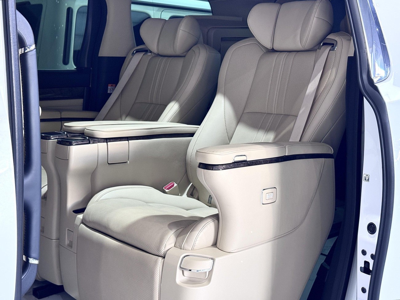 Toyota Vellfire 2023