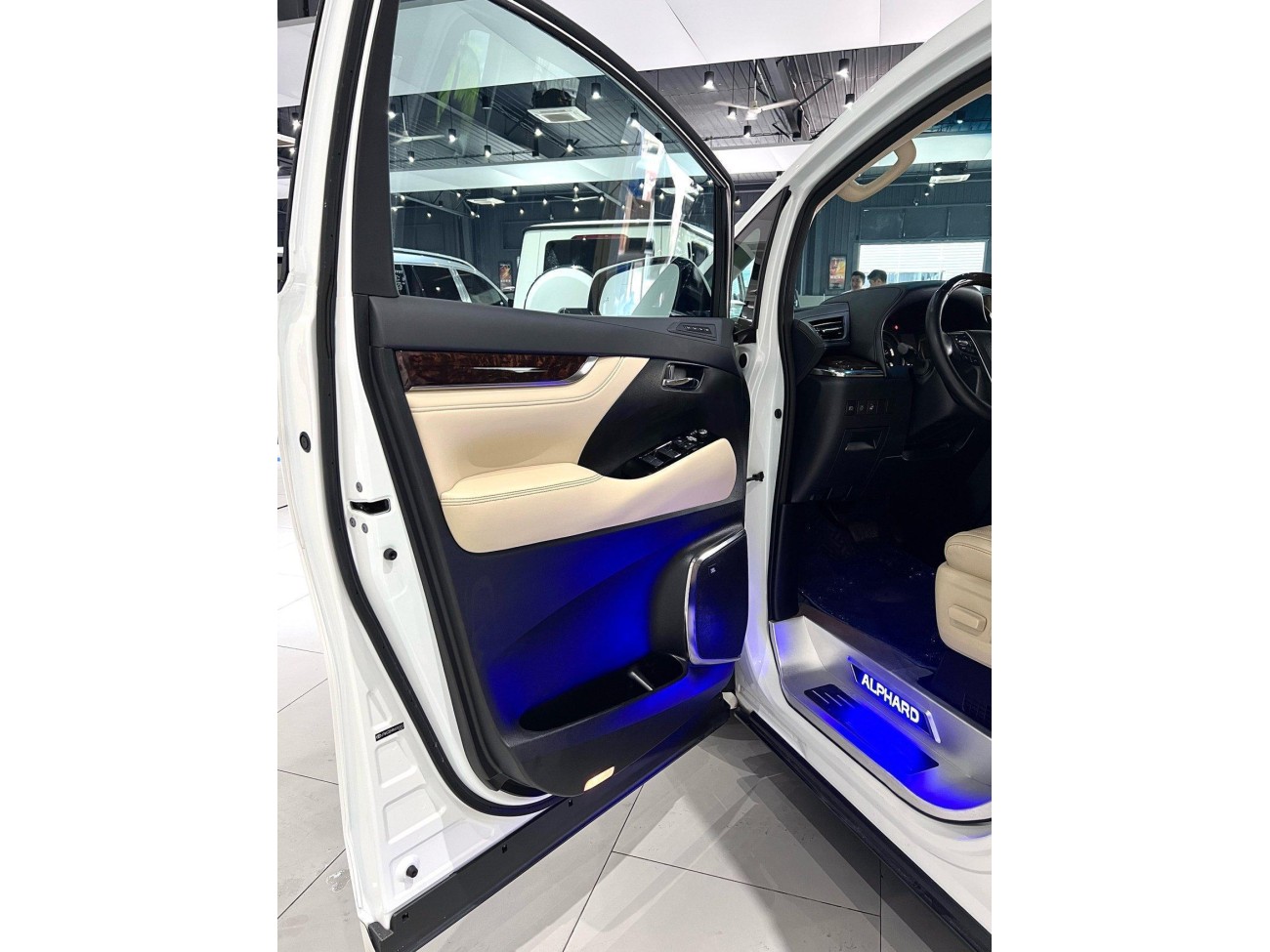 Toyota Alphard 2023