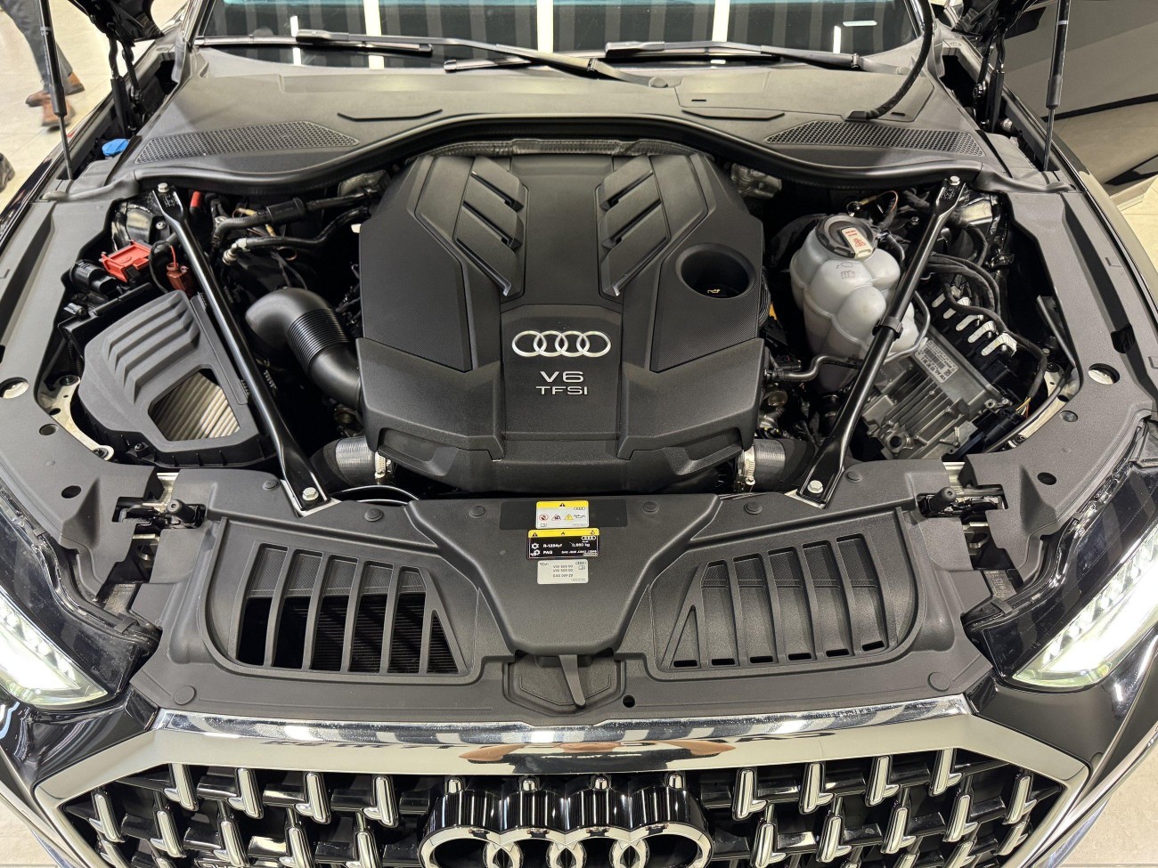 Audi A8L 50 TFSI 2023