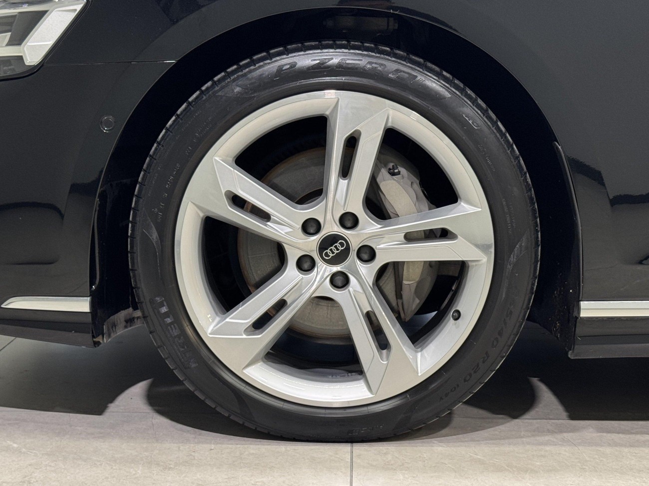 Audi A8L 50 TFSI 2023