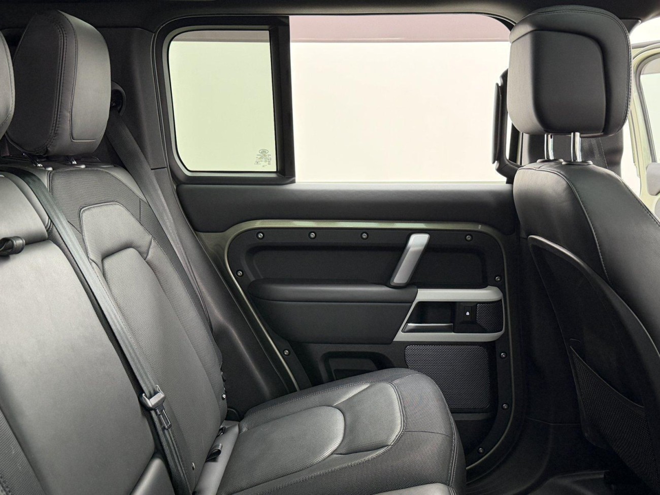 Land Rover Defender 2023