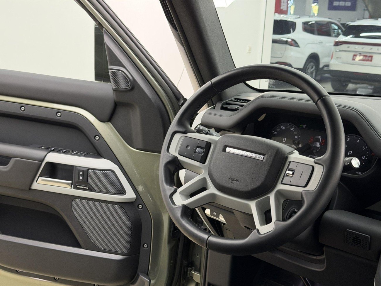 Land Rover Defender 2023