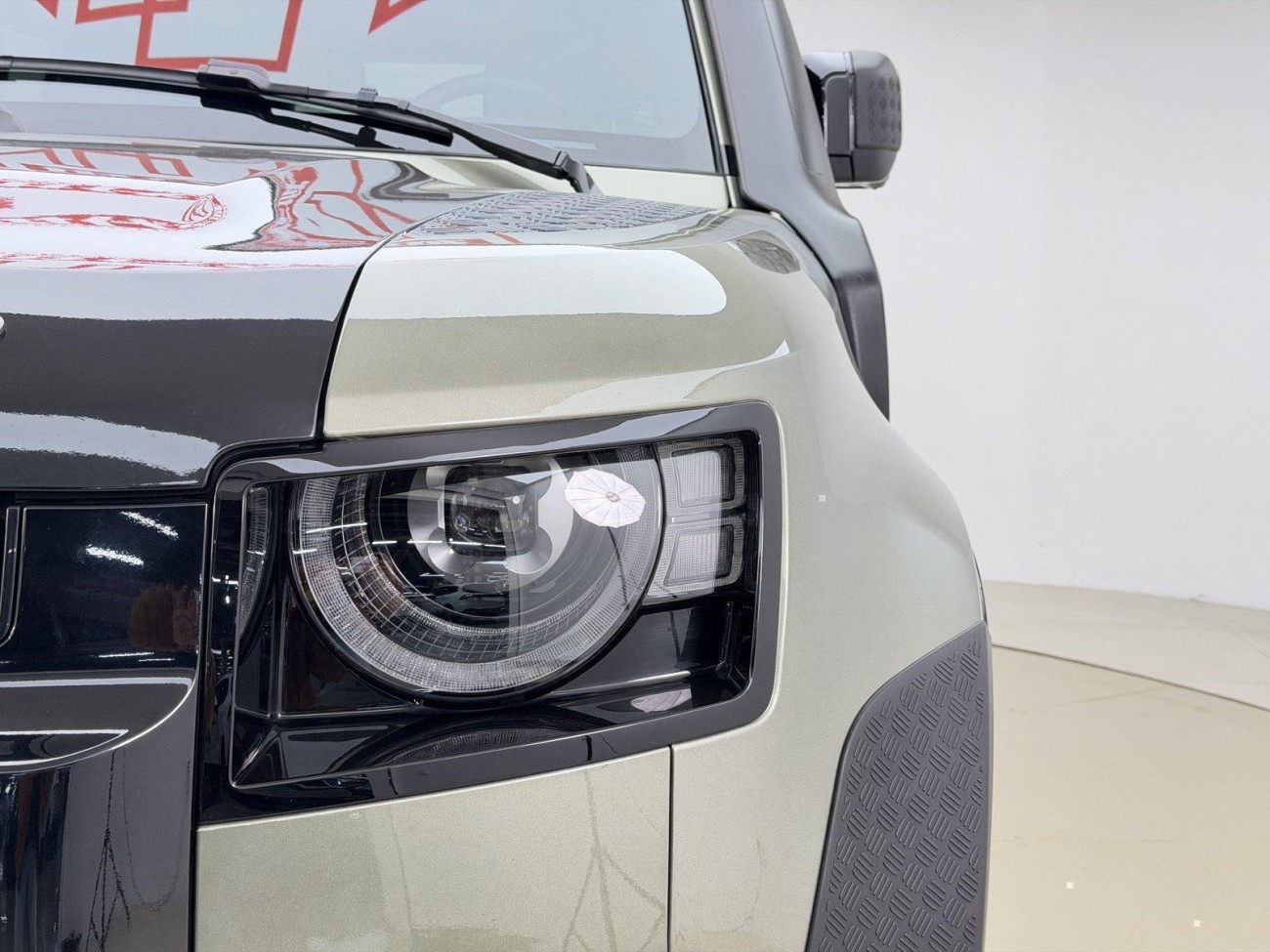 Land Rover Defender 2023