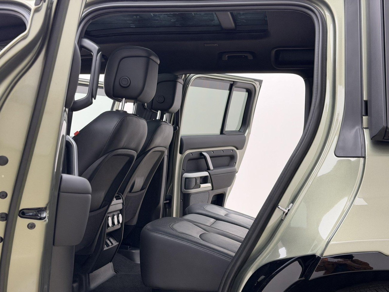 Land Rover Defender 2023