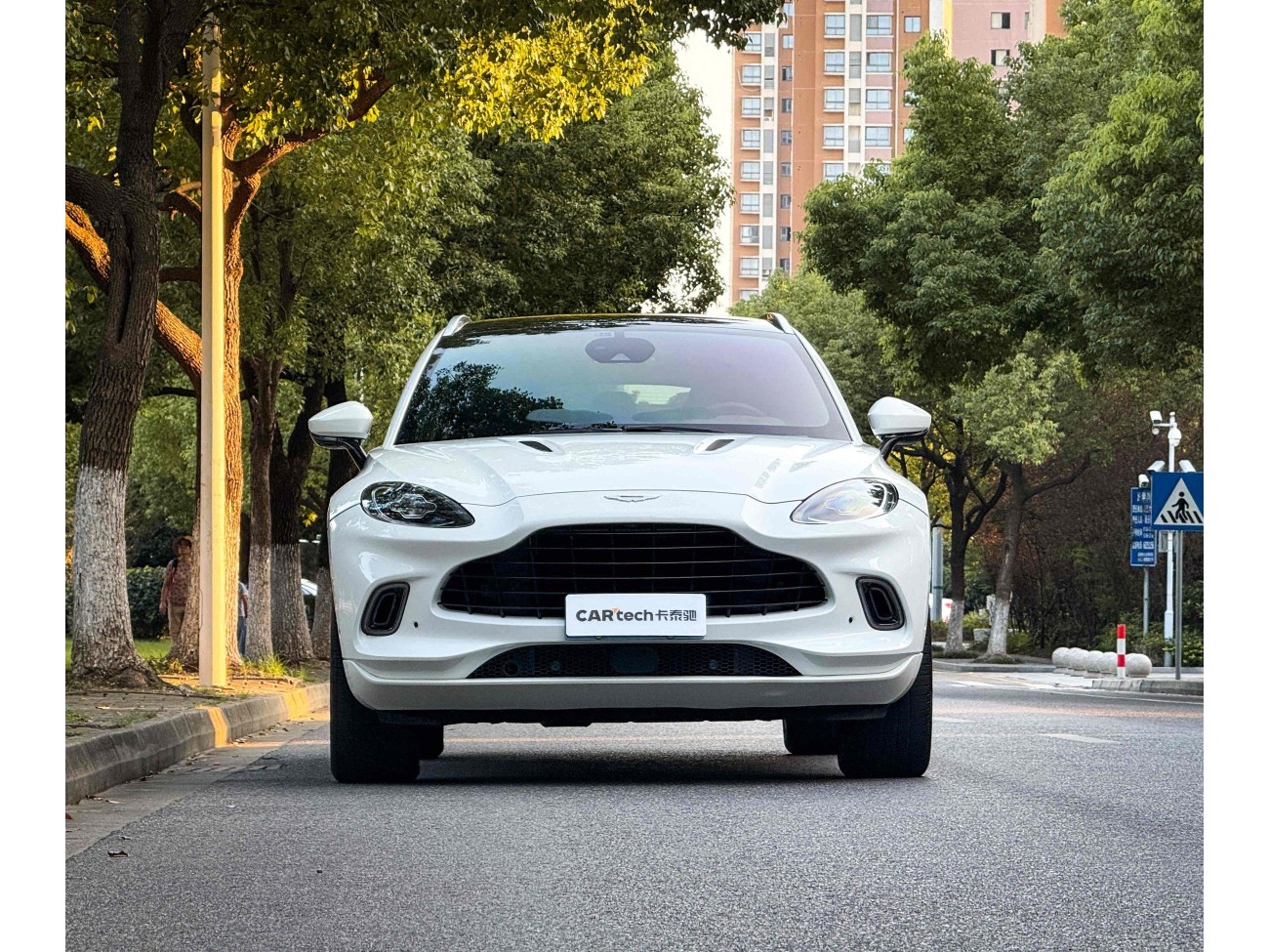 Aston Martin DBX 2022