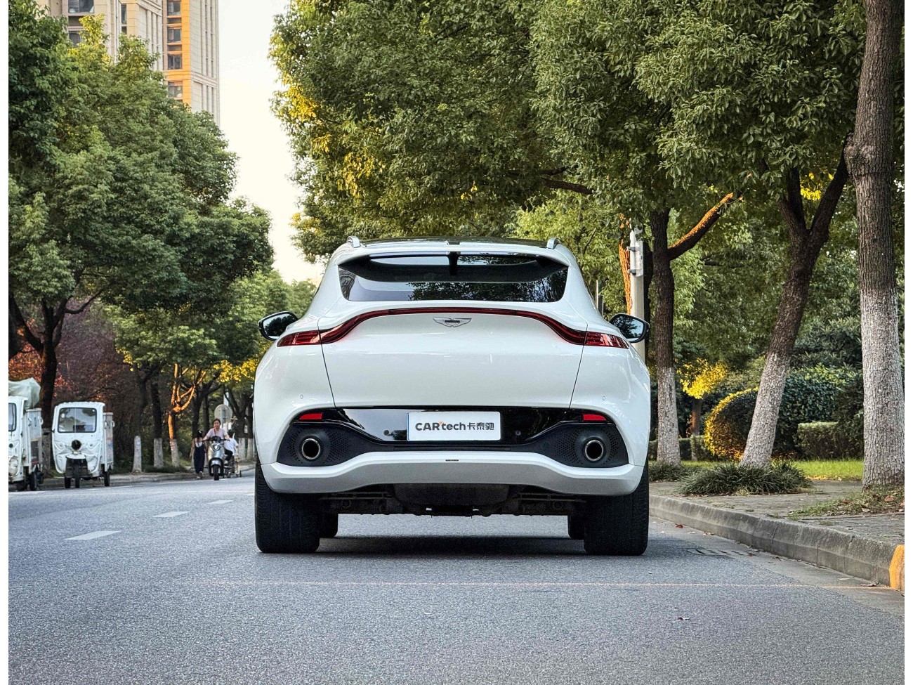 Aston Martin DBX 2022