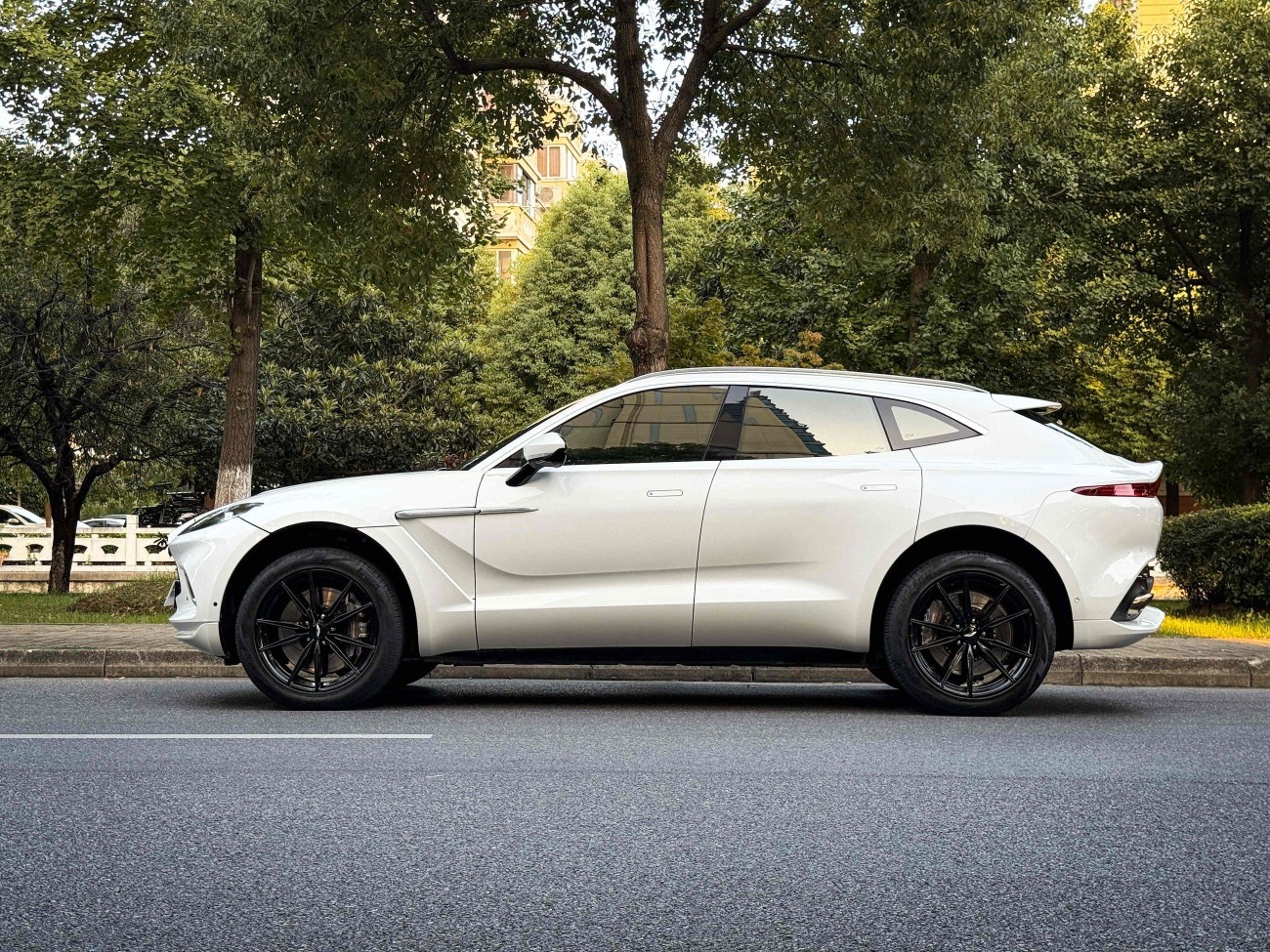 Aston Martin DBX 2022