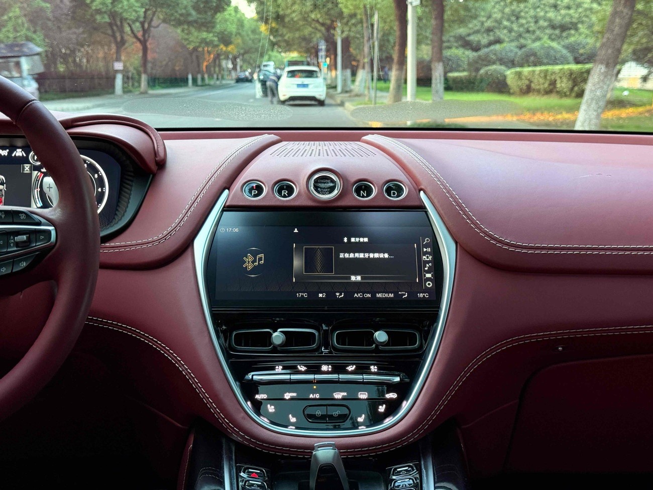 Aston Martin DBX 2022