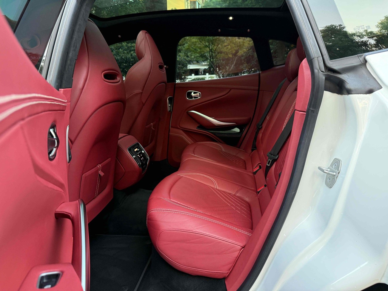 Aston Martin DBX 2022