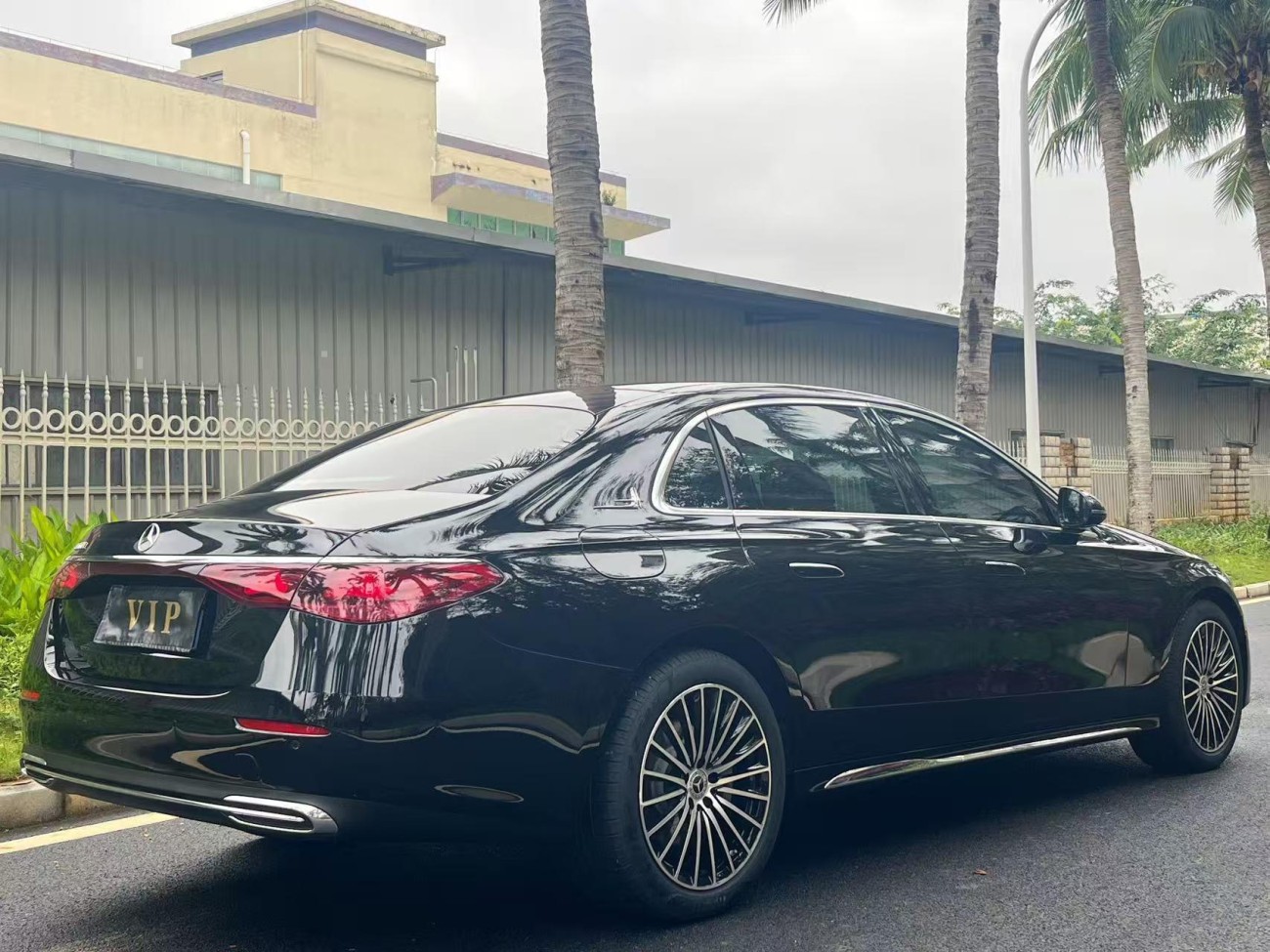 Mercedes-Benz E 300 L 2025