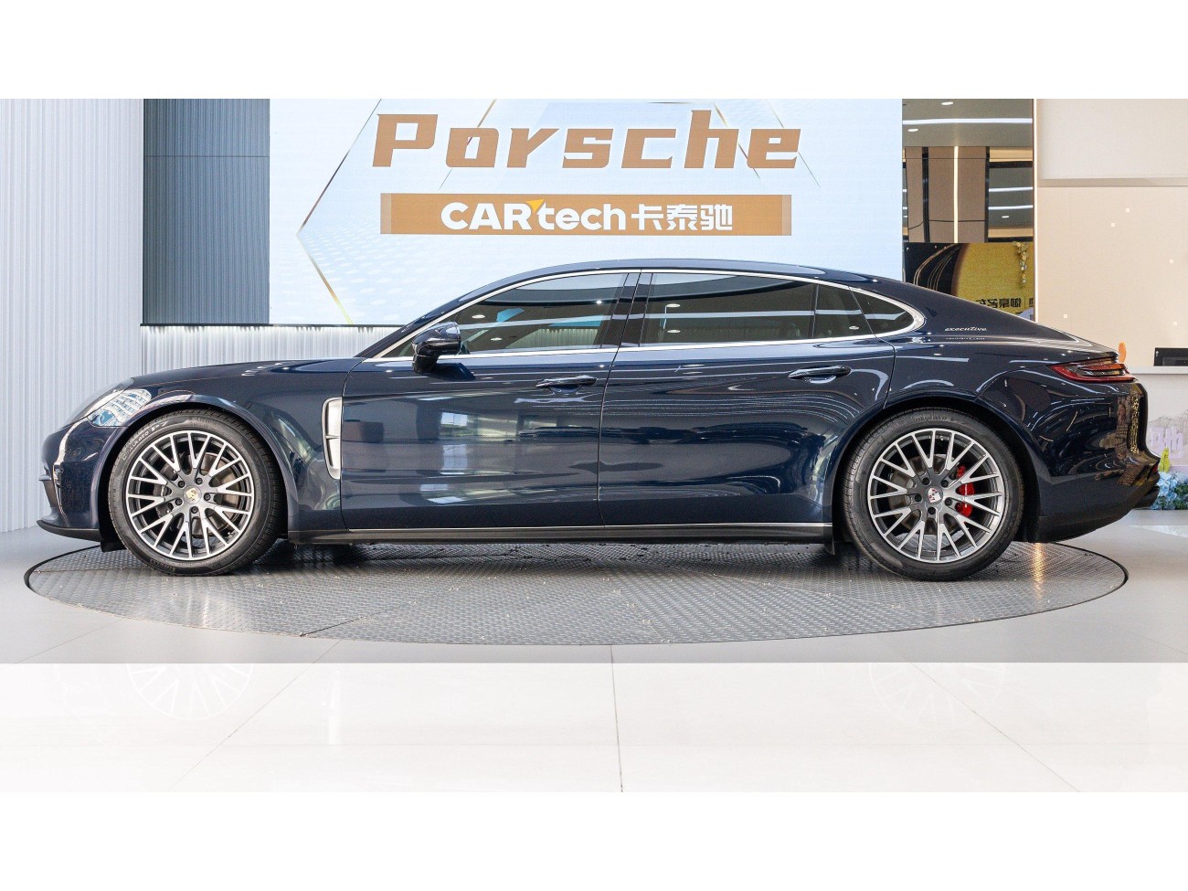 Porsche Panamera 2021