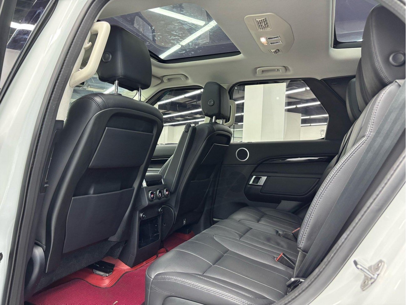 Land Rover Discovery 2020