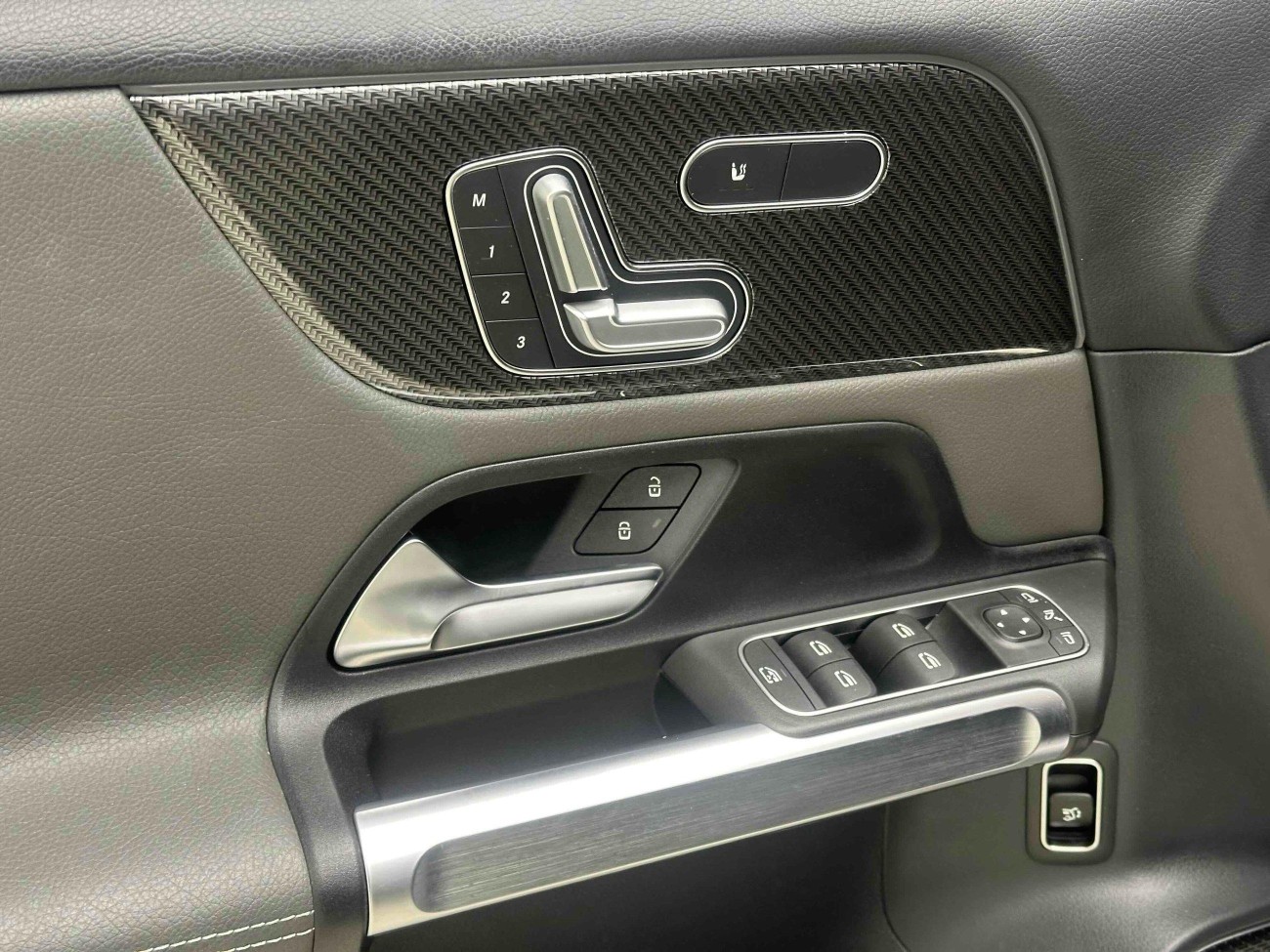 Mercedes-Benz GLB 2023