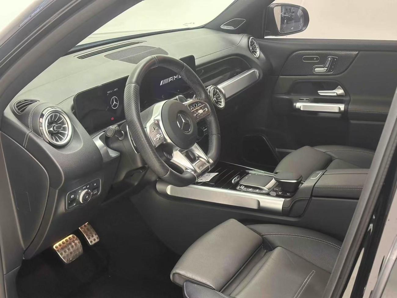 Mercedes-Benz GLB 2023