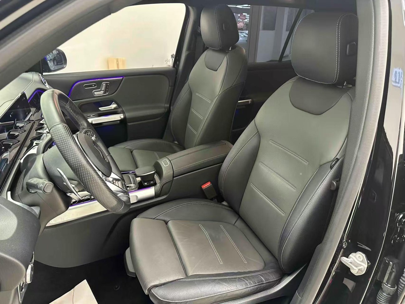 Mercedes-Benz GLB 2023