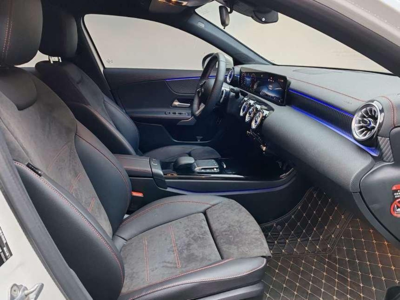 Mercedes-Benz A 200 L 2023