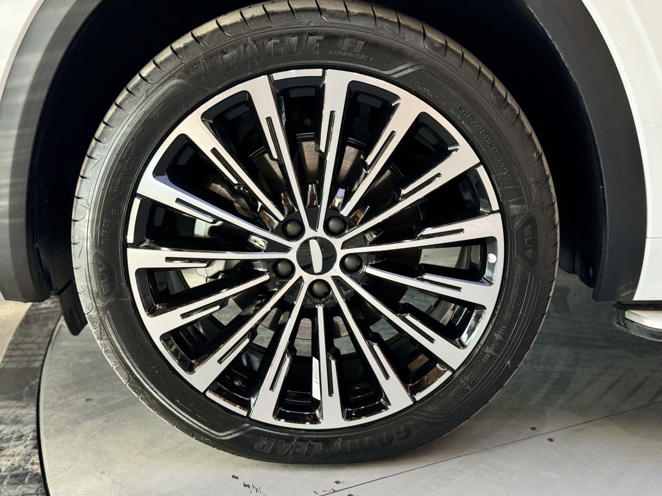 Geely Xingyue L 2025