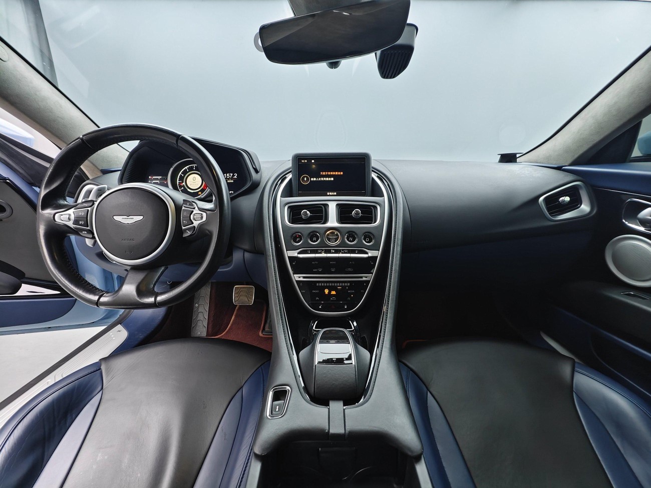 Aston Martin DB11 2017