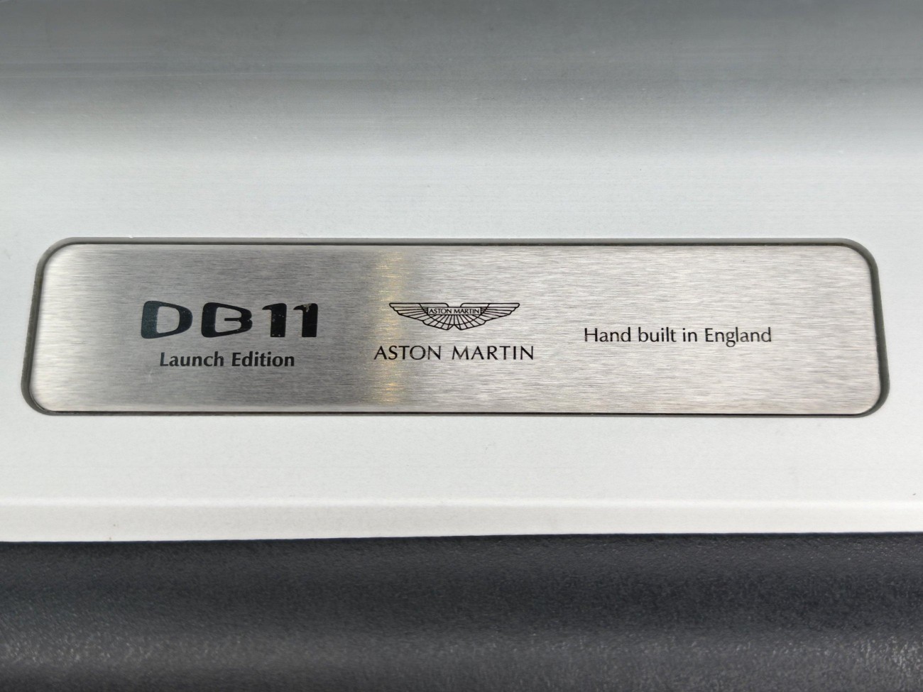 Aston Martin DB11 2017