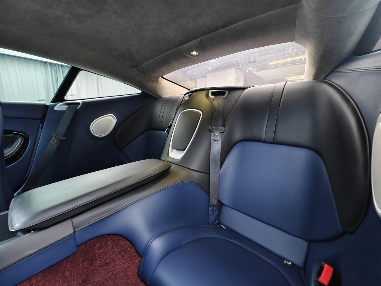 Aston Martin DB11 2017