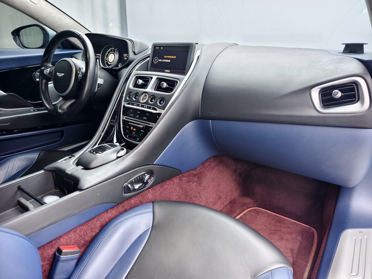 Aston Martin DB11 2017