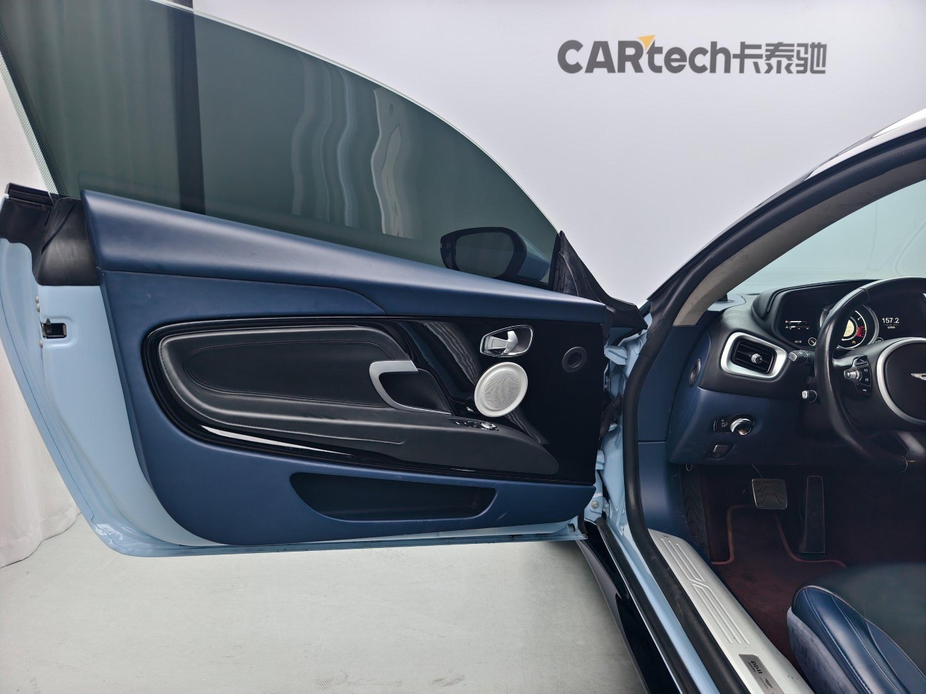 Aston Martin DB11 2017