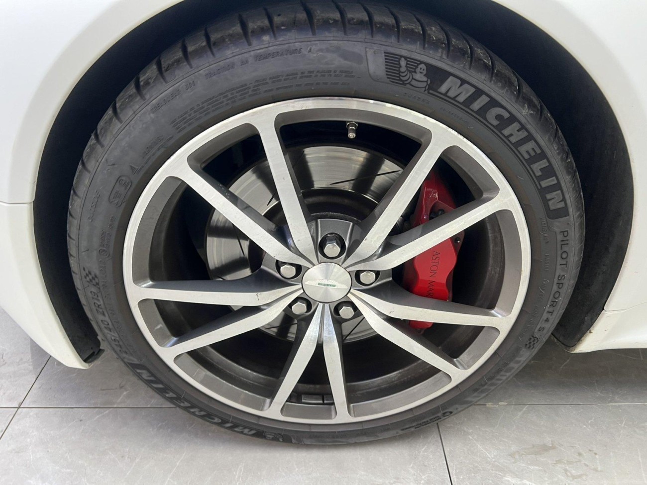 Aston Martin Vantage 2012