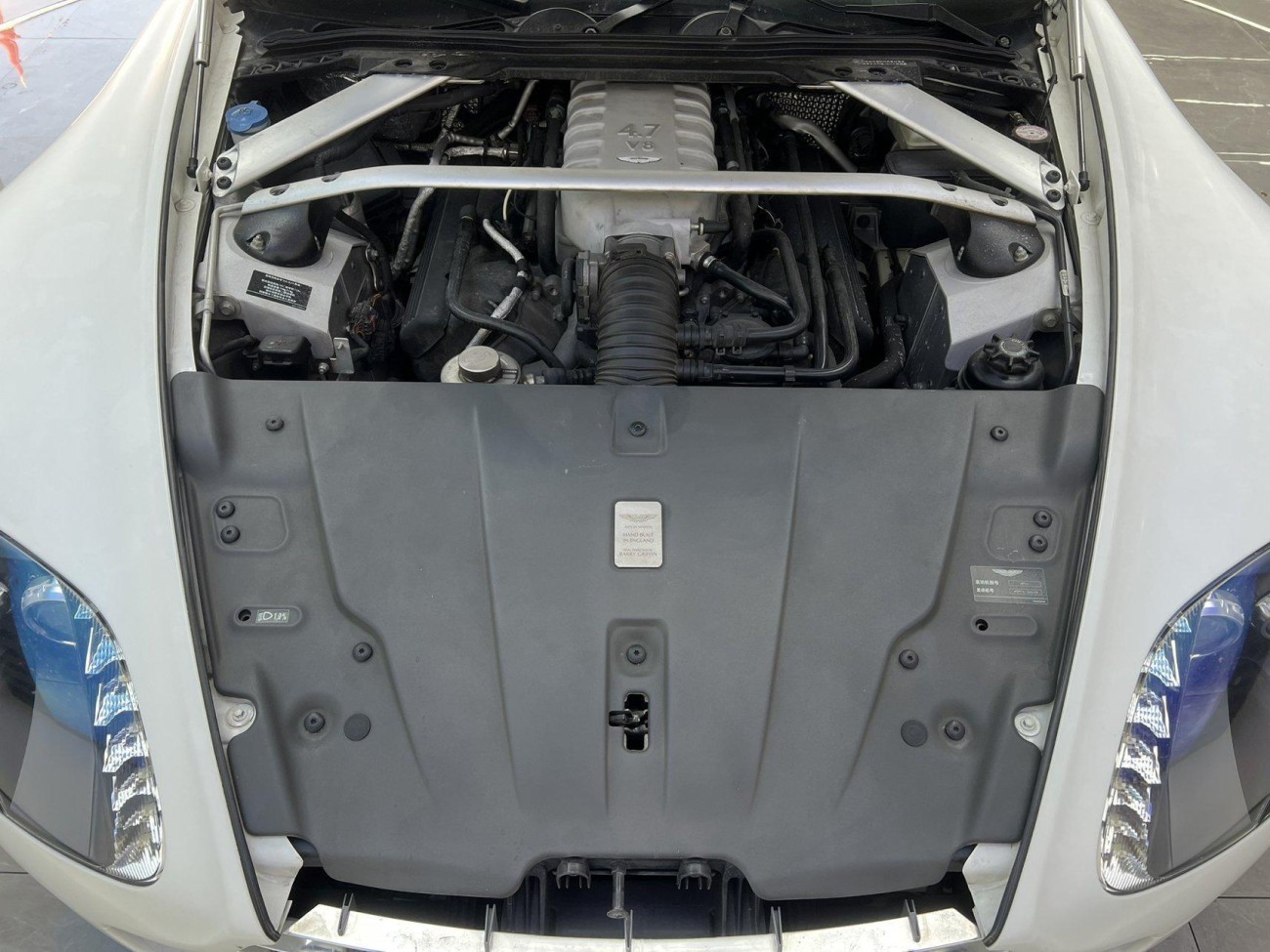 Aston Martin Vantage 2012