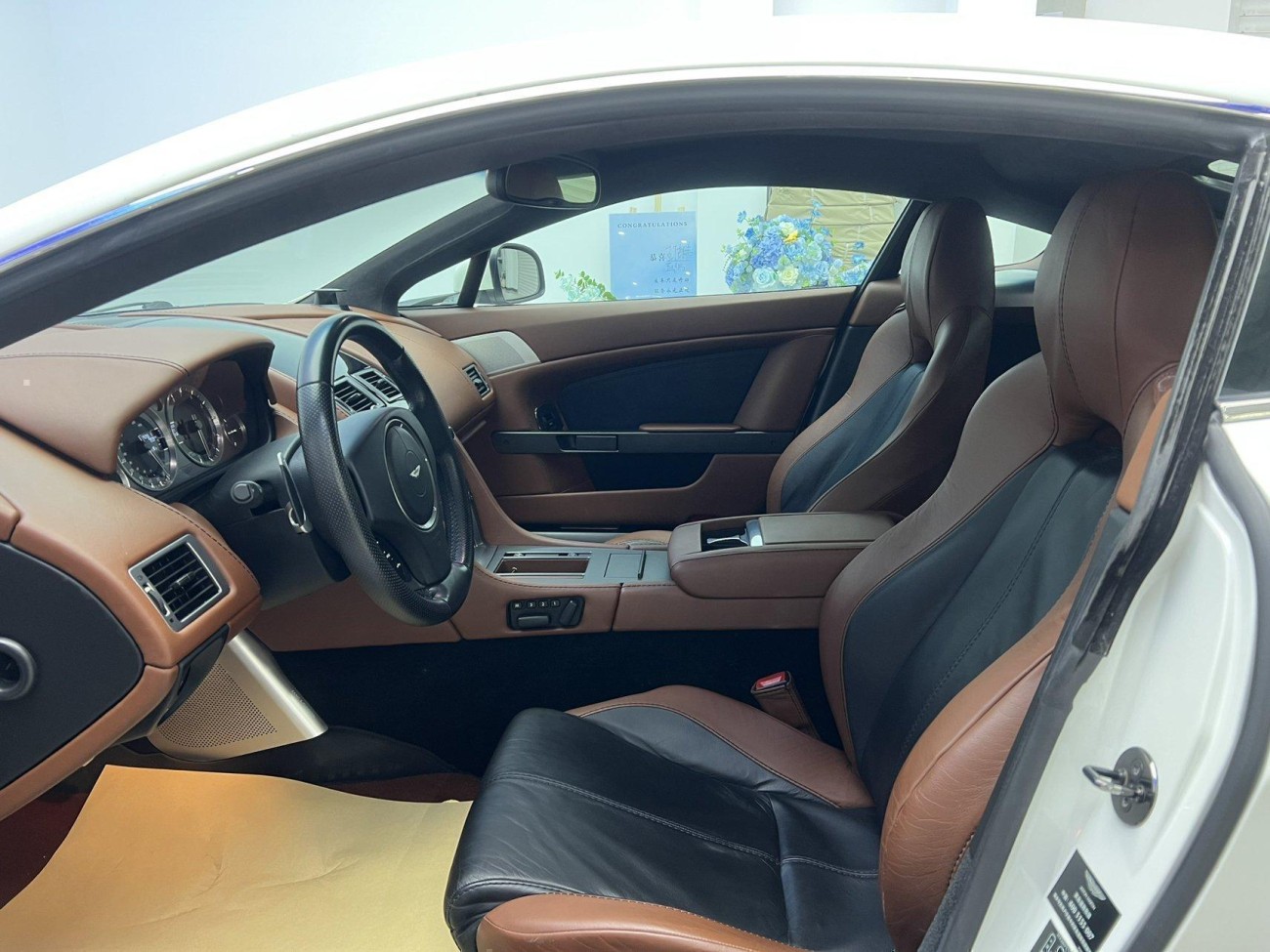 Aston Martin Vantage 2012