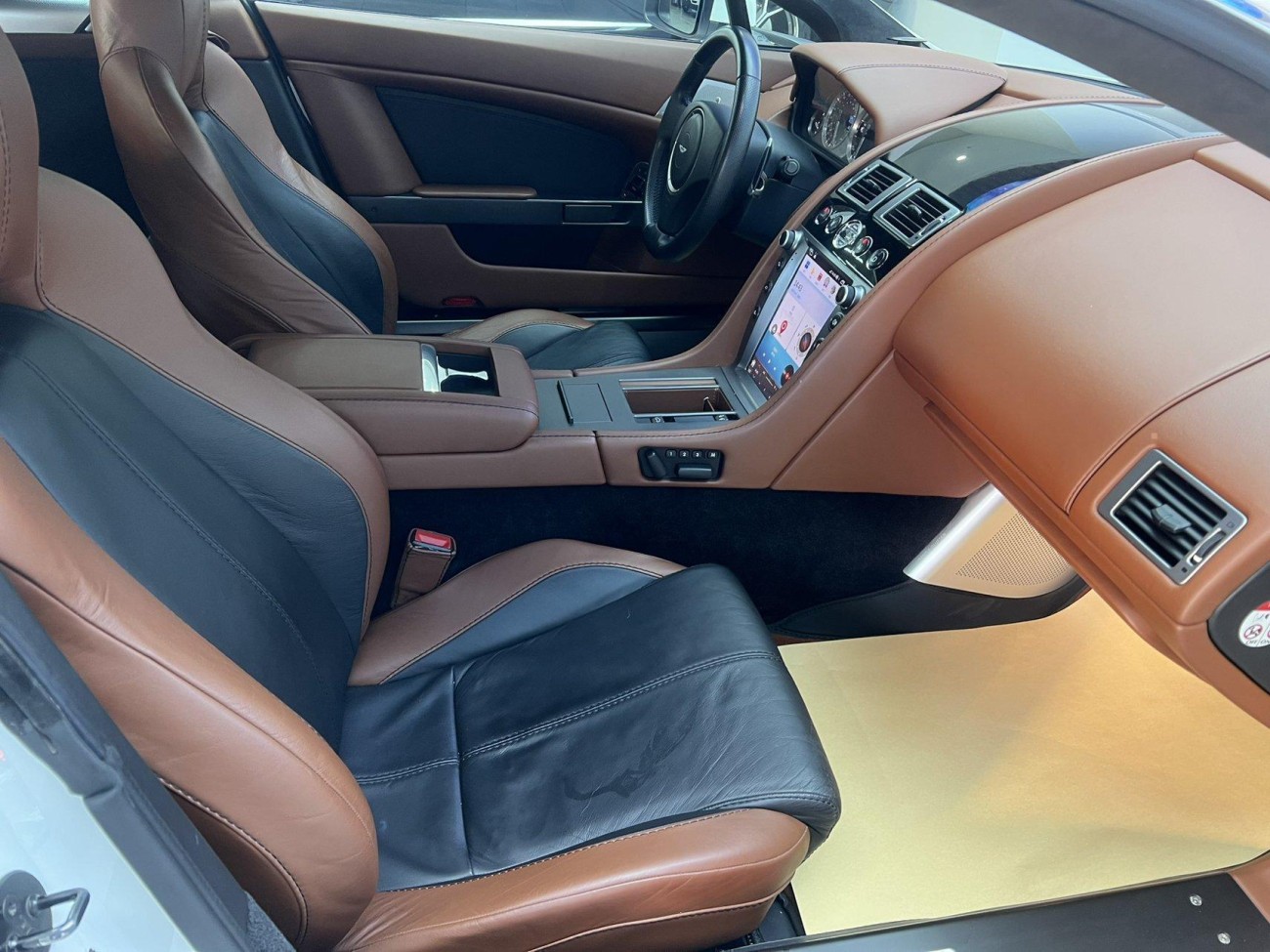 Aston Martin Vantage 2012