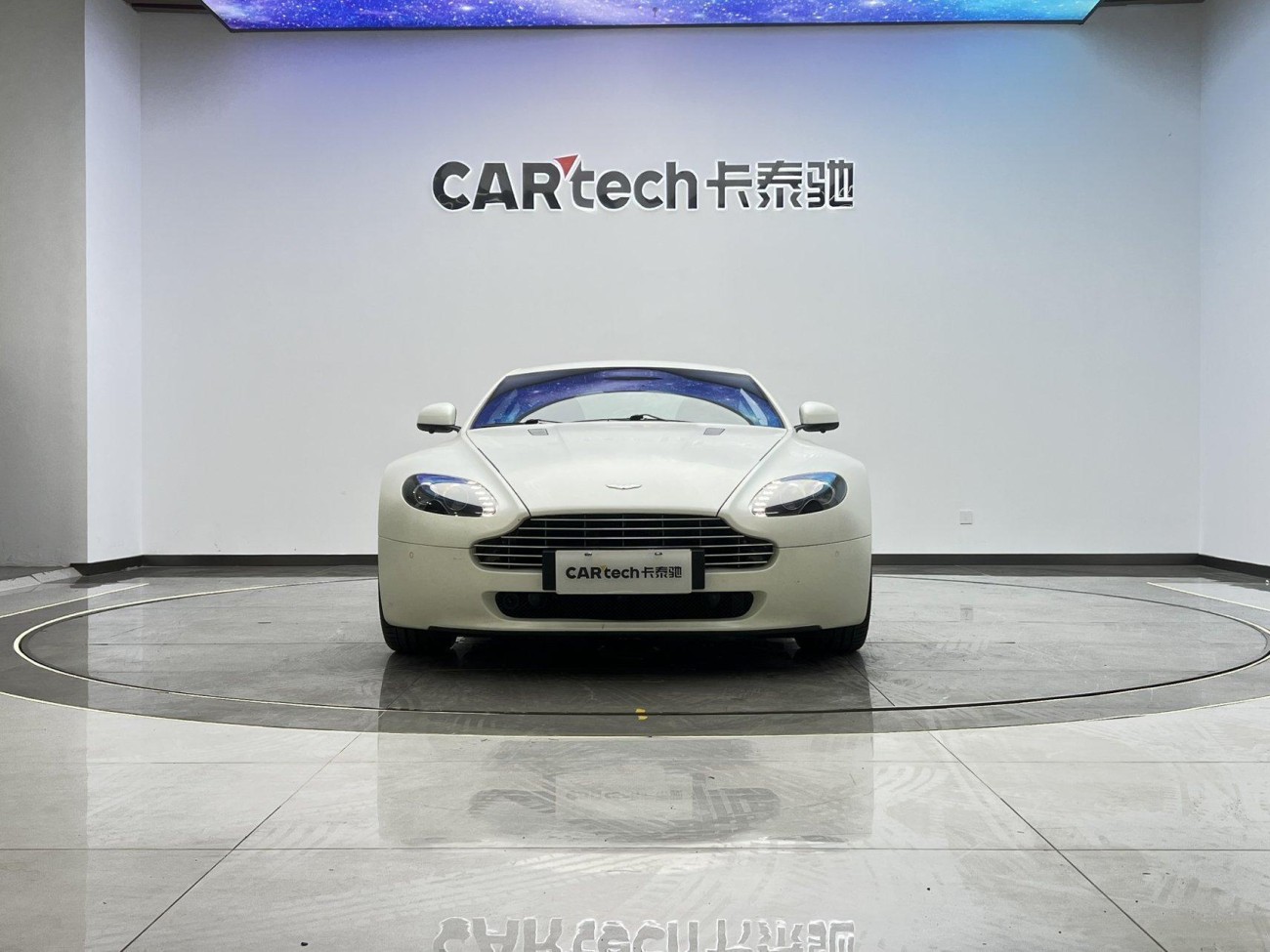 Aston Martin Vantage 2012