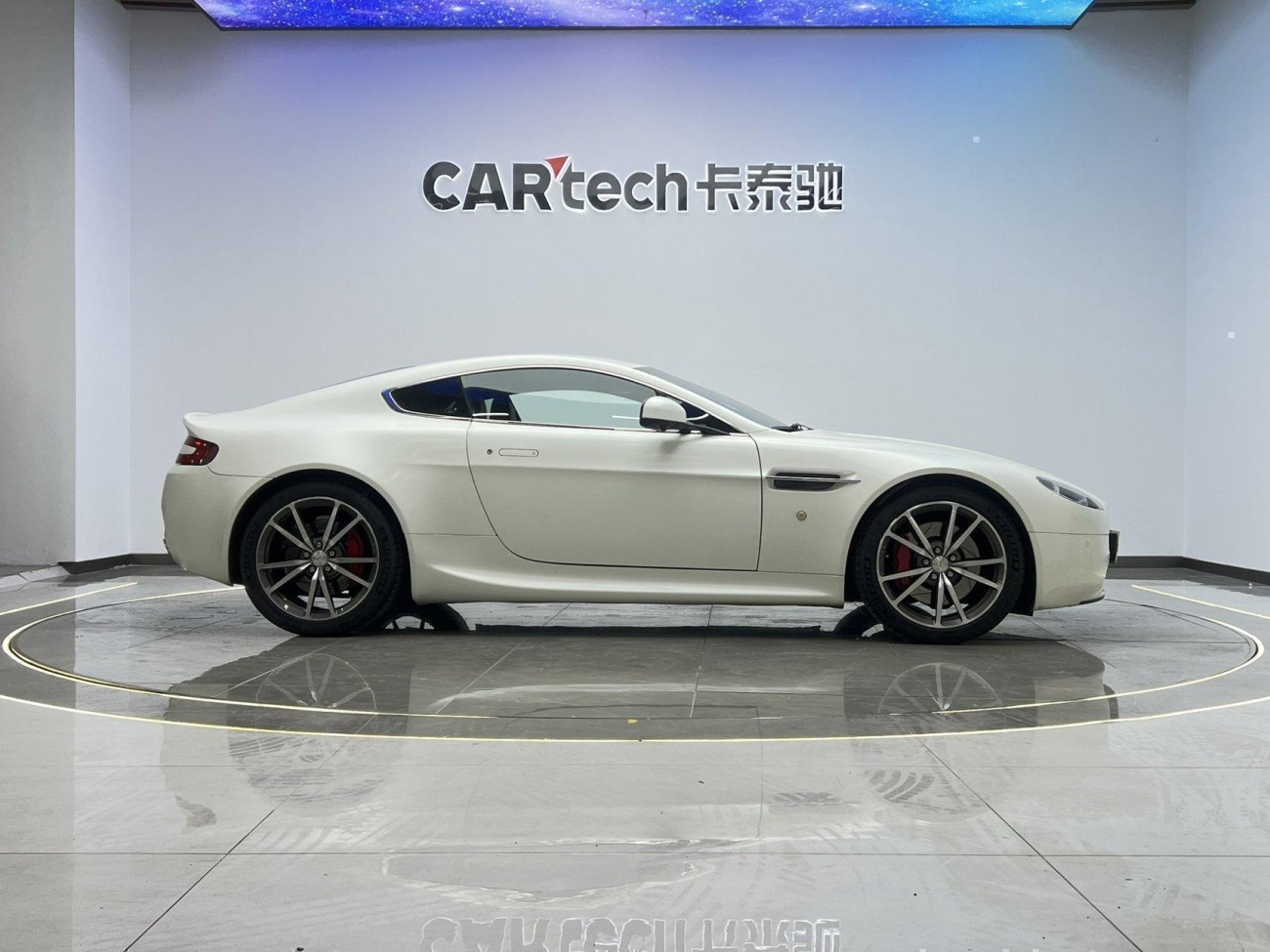 Aston Martin Vantage 2012