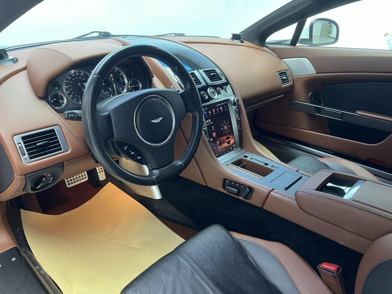 Aston Martin Vantage 2012