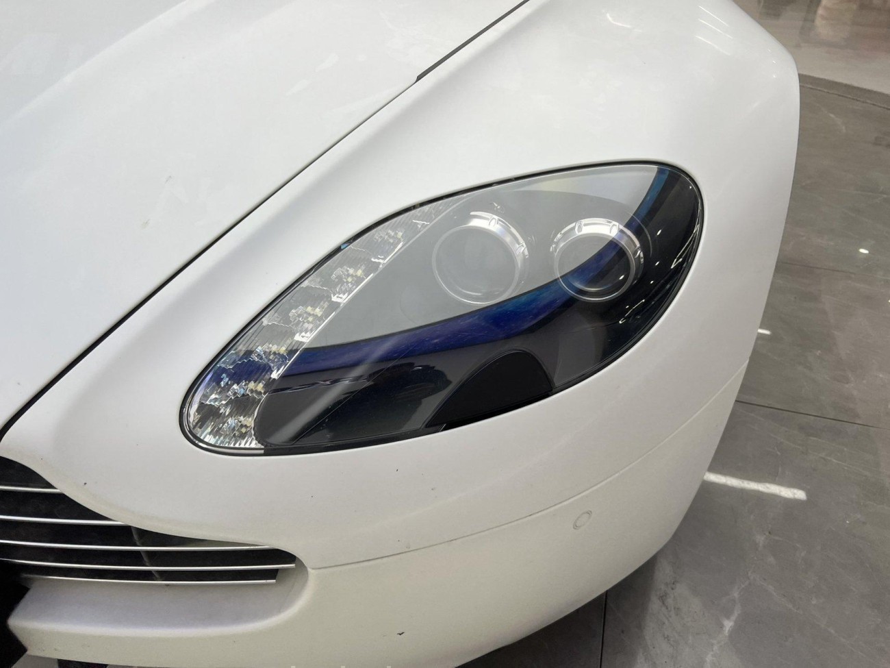 Aston Martin Vantage 2012