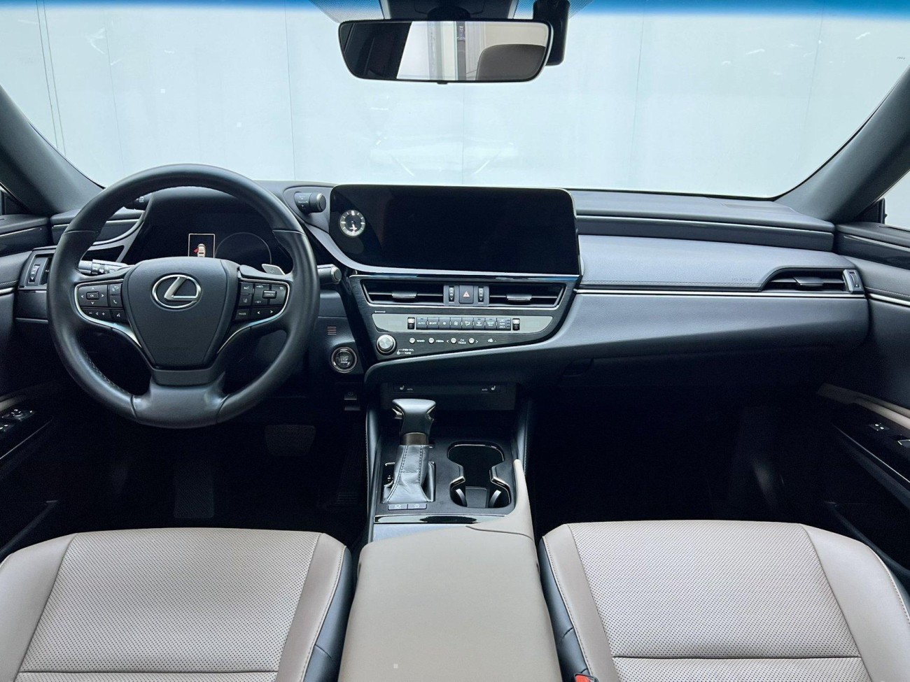 Lexus ES 200 2024