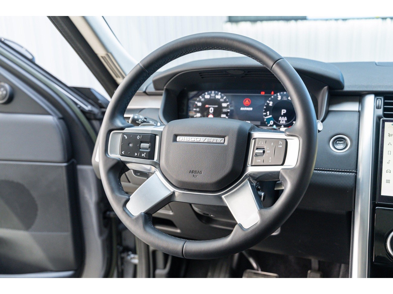 Land Rover Discovery 2023