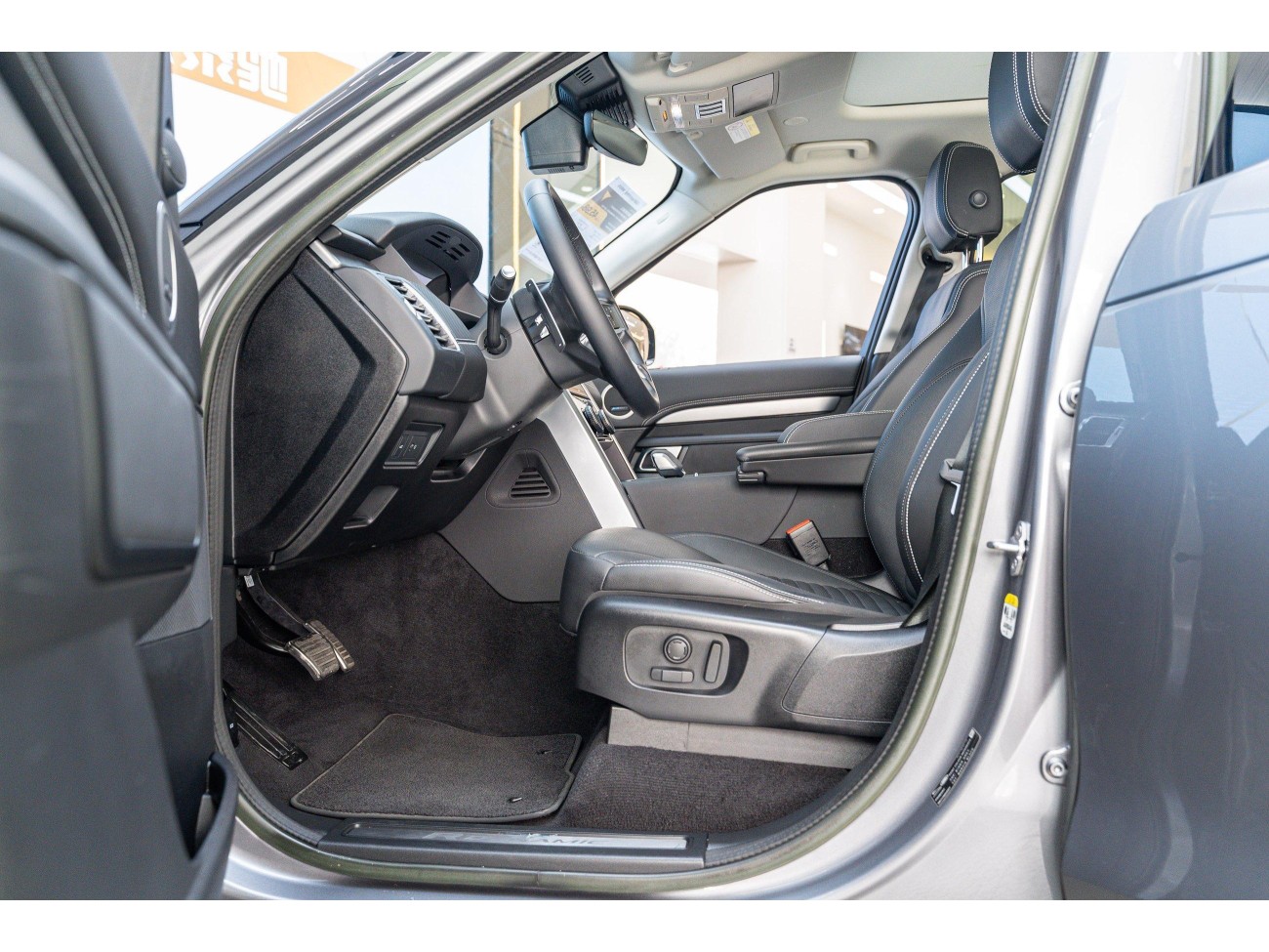 Land Rover Discovery 2023