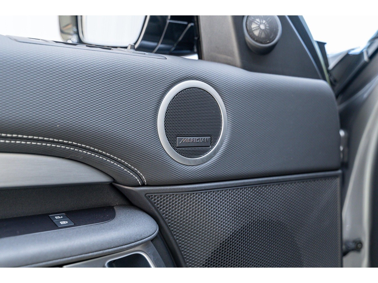 Land Rover Discovery 2023