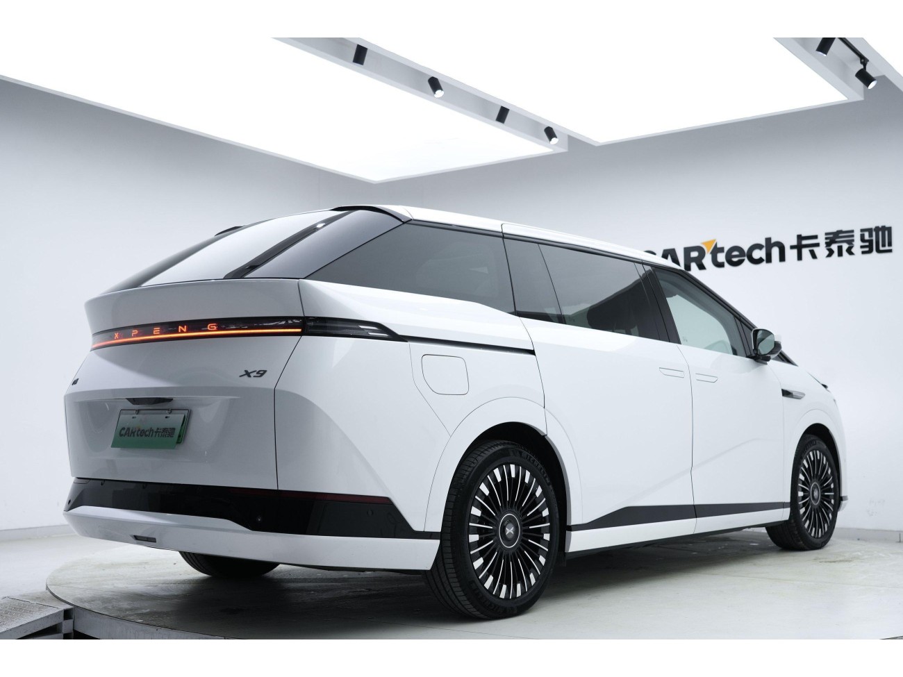 Xpeng X9 2025