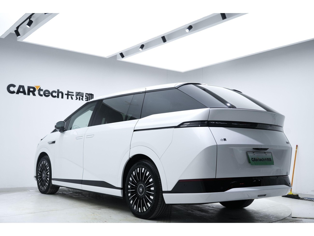 Xpeng X9 2025