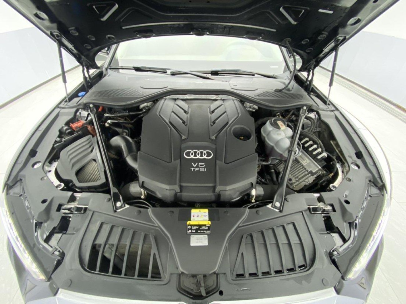 Audi A8L 50 TFSI 2023