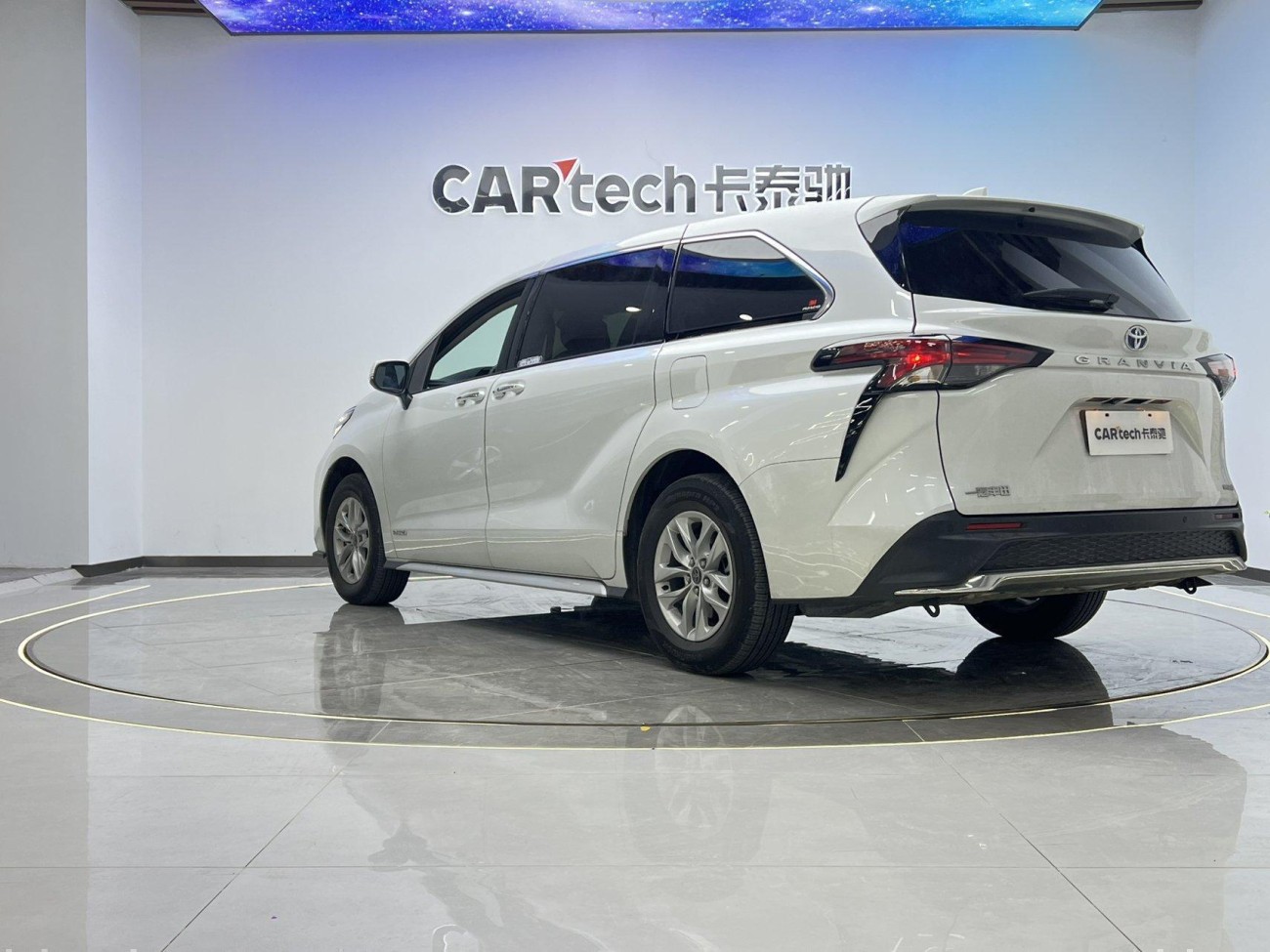 Toyota Granvia 2024