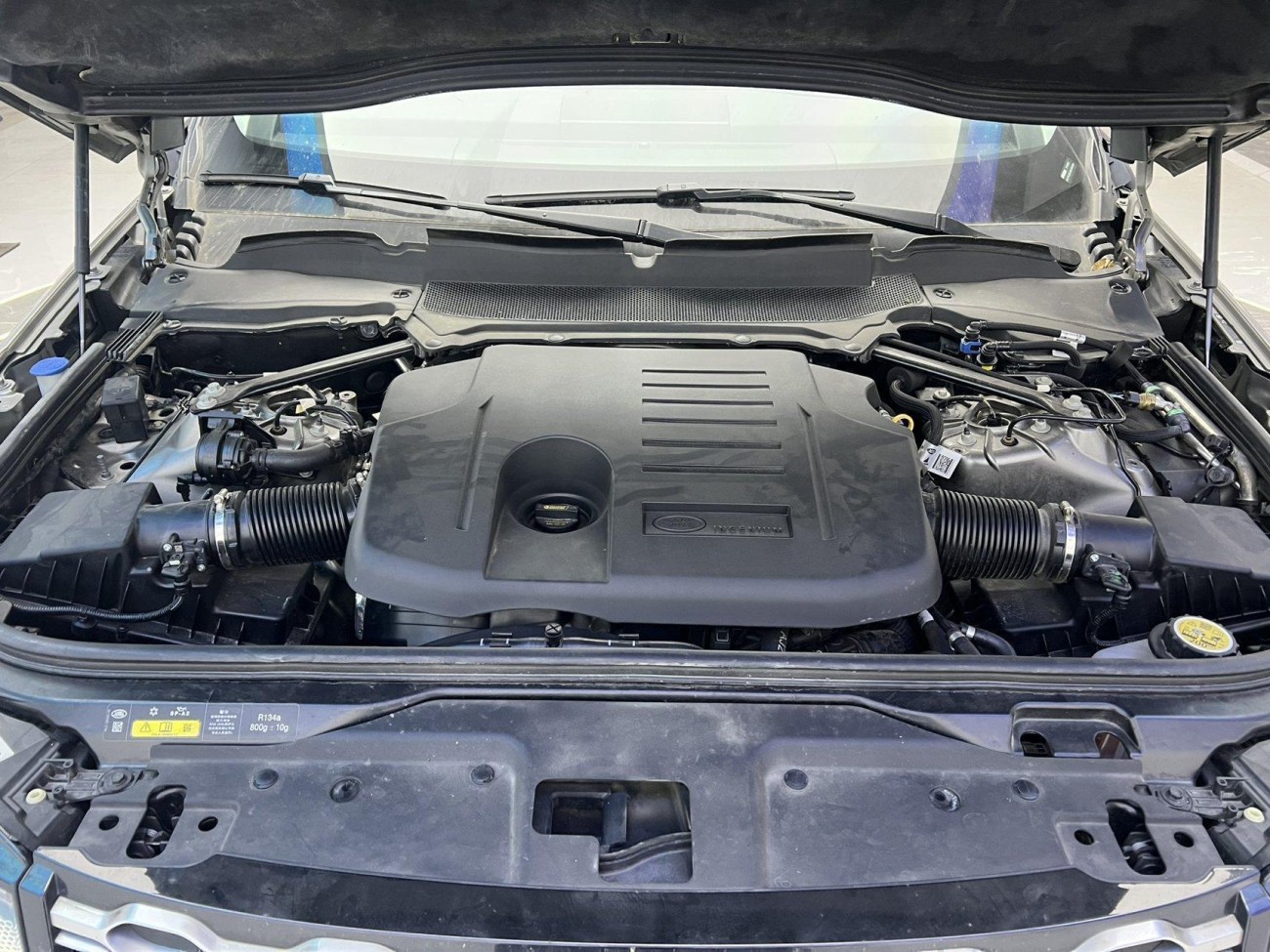 Land Rover Discovery 2024