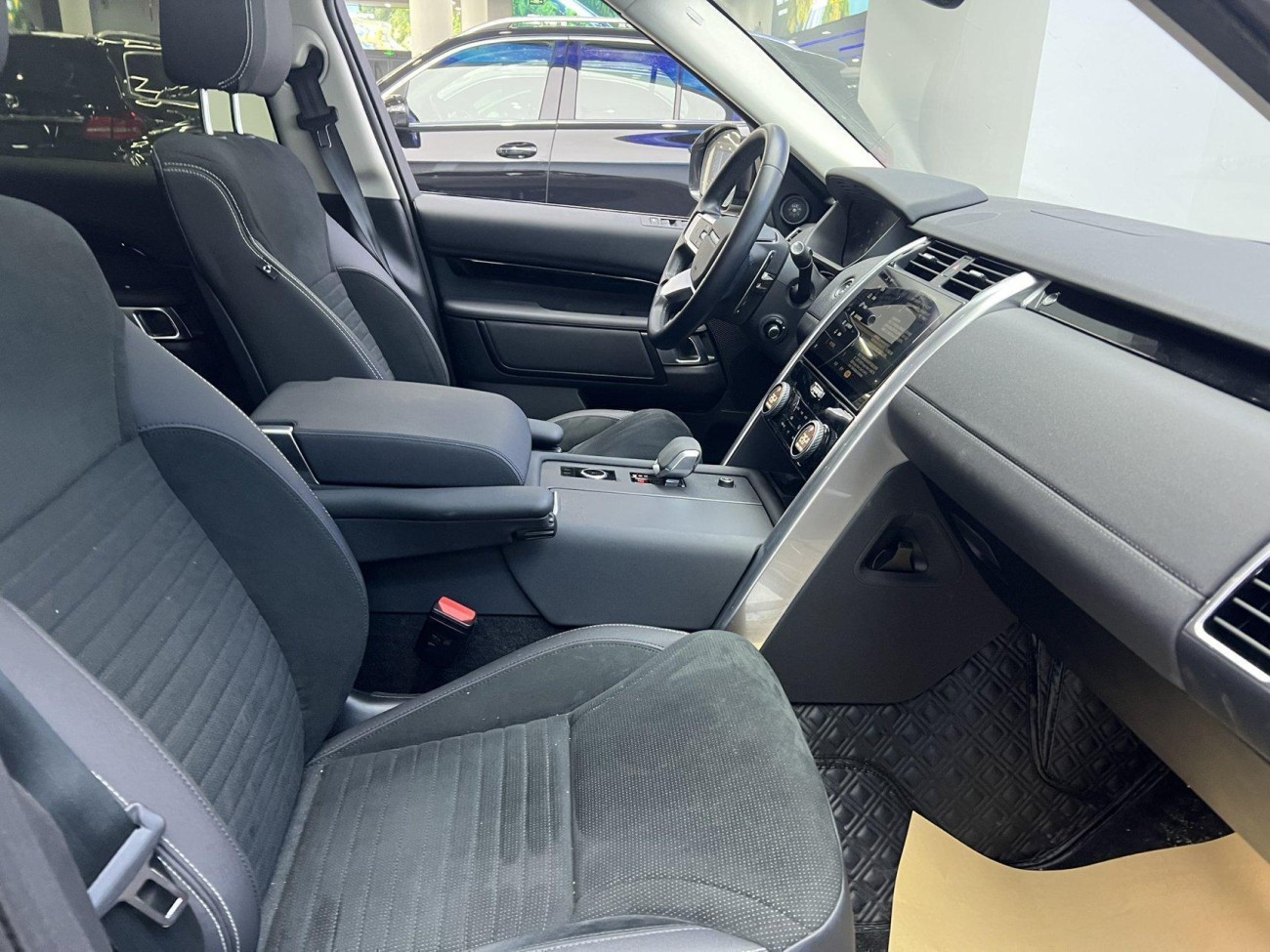 Land Rover Discovery 2024