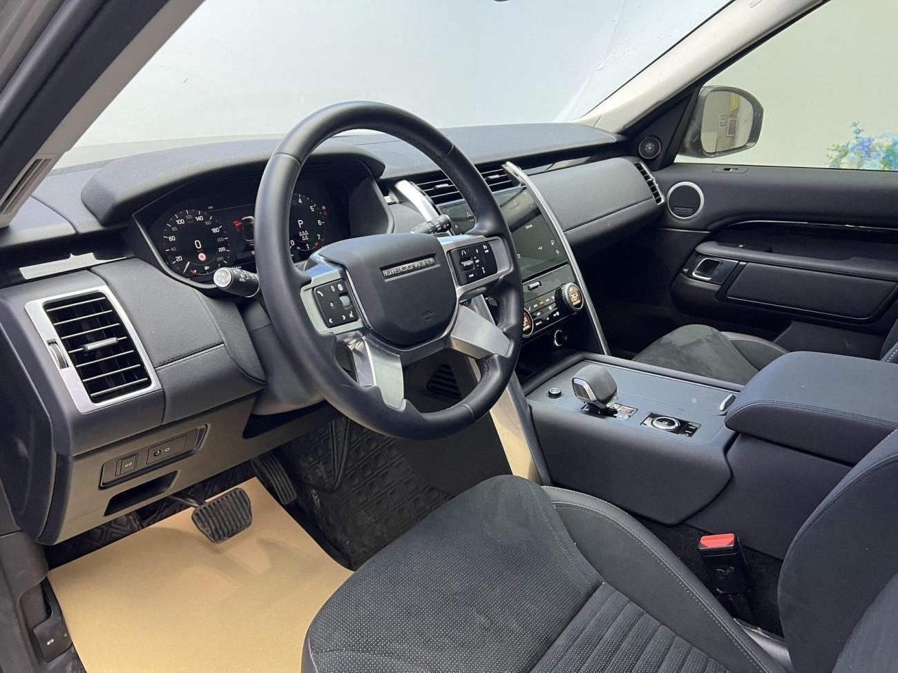 Land Rover Discovery 2024