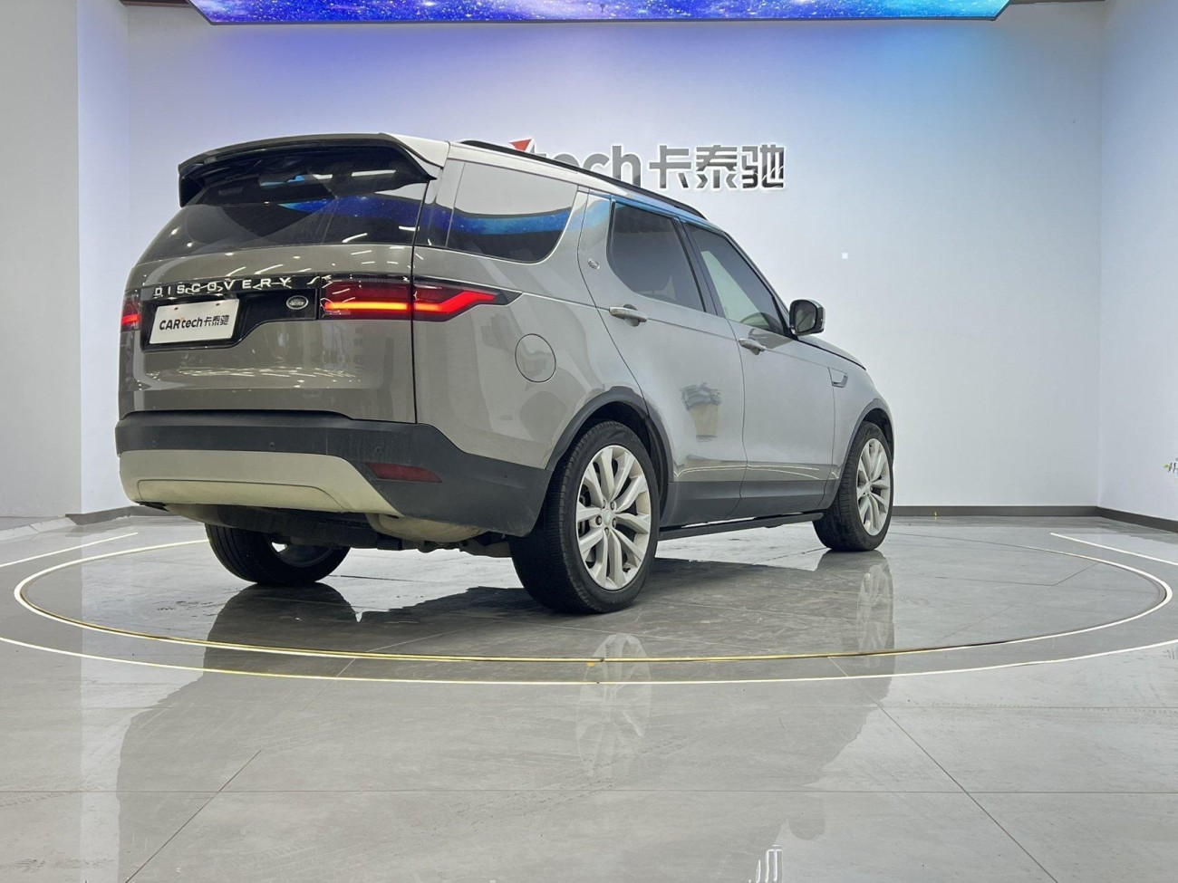 Land Rover Discovery 2024