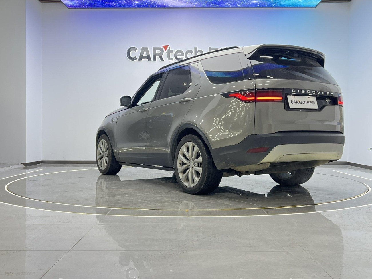 Land Rover Discovery 2024