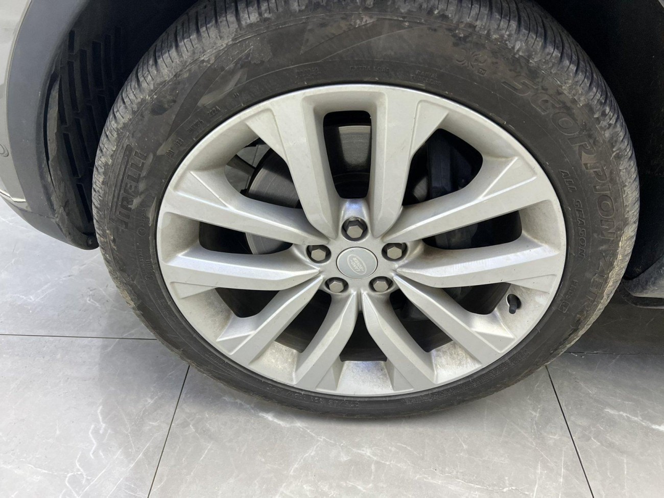 Land Rover Discovery 2024